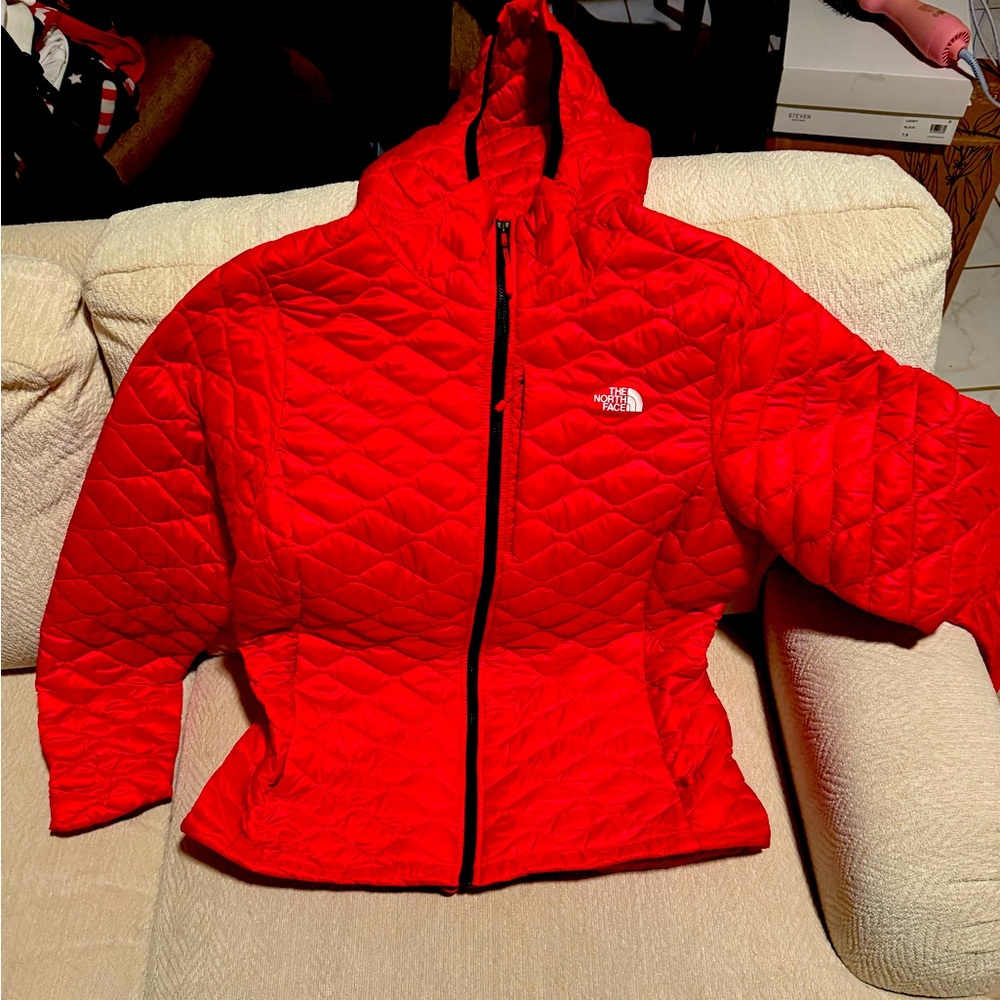 Women’s North Face thermaball jacket